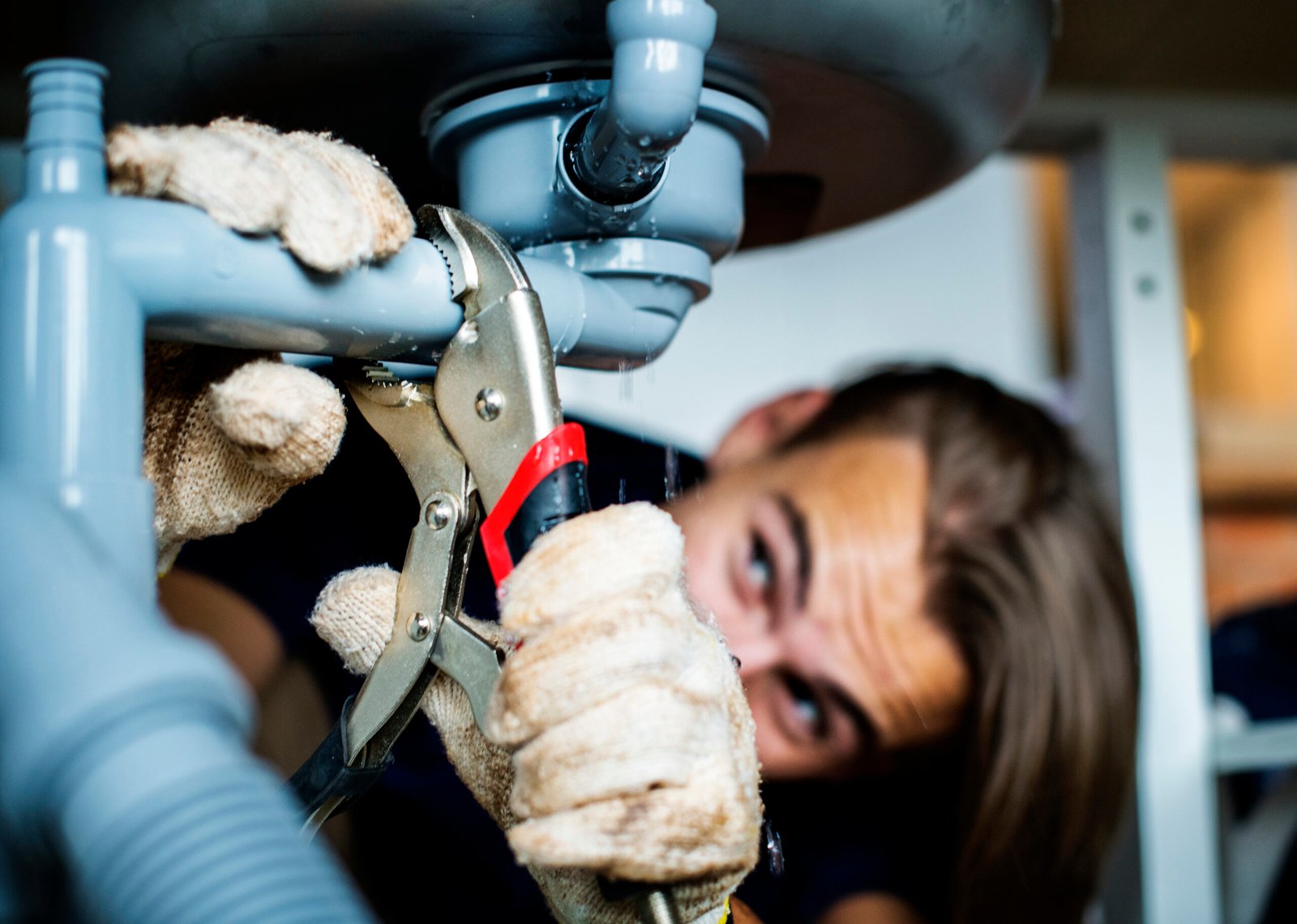 Plumber fixing broken pipe in warwick